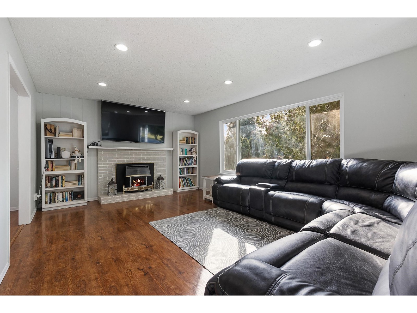 Property at 4794 206A STREET image 2