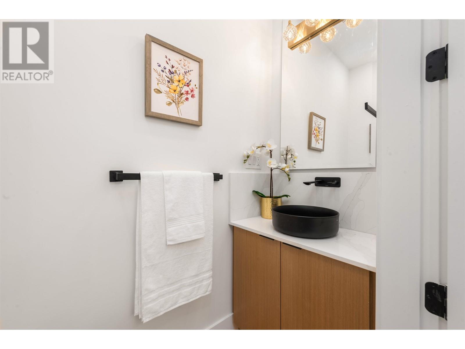 2052 Ferndale Street, Vancouver, British Columbia  V5L 1Y1 - Photo 17 - R2974235