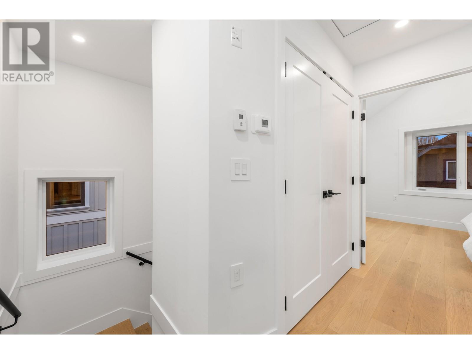 2052 Ferndale Street, Vancouver, British Columbia  V5L 1Y1 - Photo 22 - R2974235