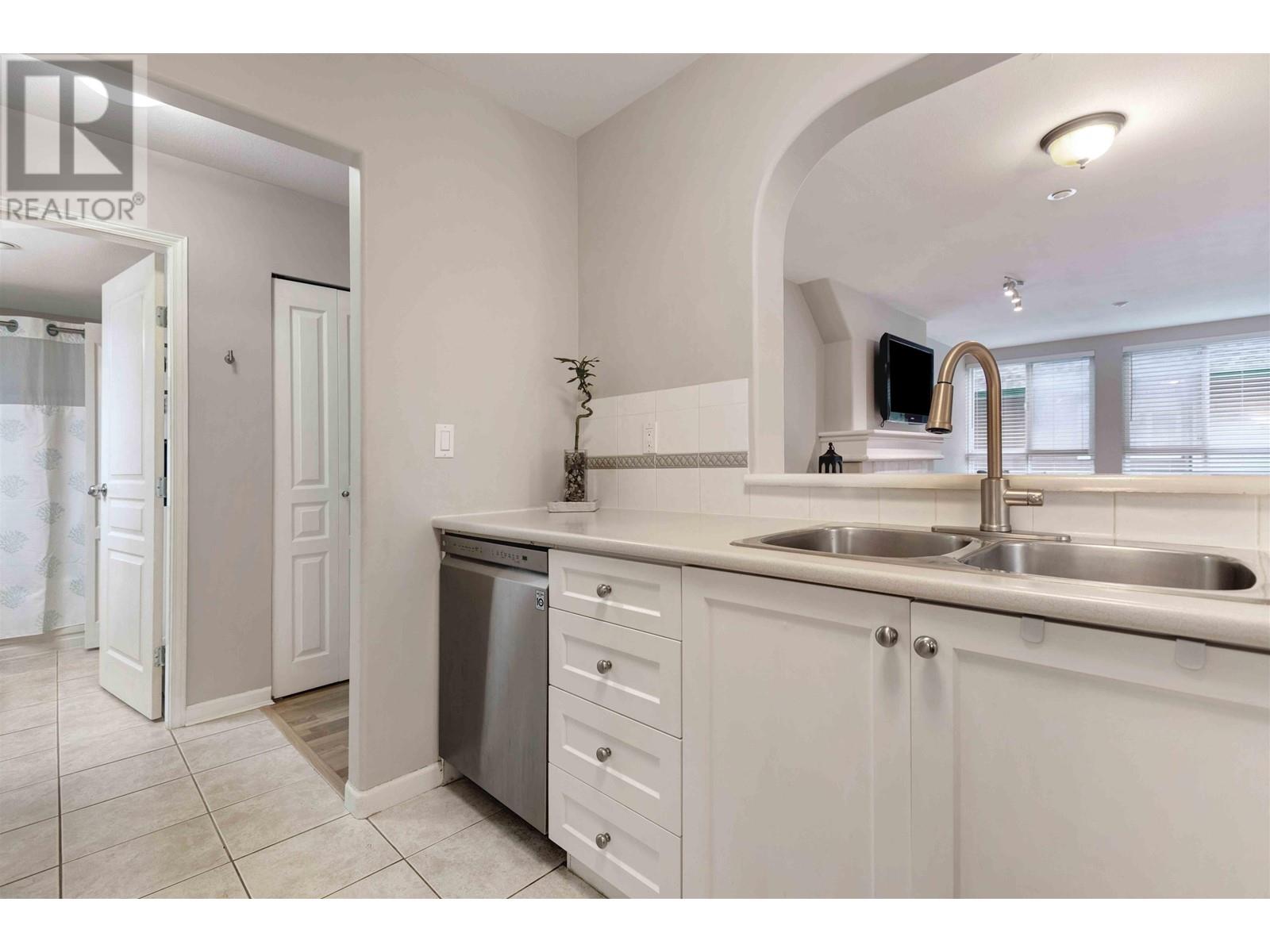 Listing Picture 15 of 30 : 308 12633 NO. 2 ROAD, Richmond / 烈治文 - 魯藝地產 Yvonne Lu Group - MLS Medallion Club Member