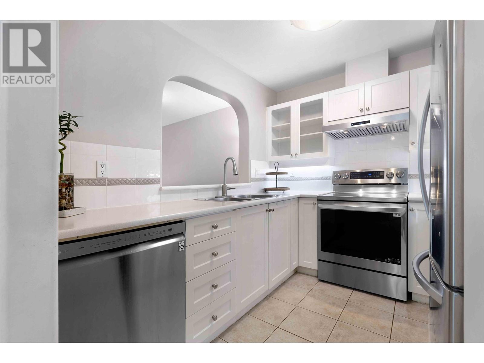 Listing Picture 13 of 30 : 308 12633 NO. 2 ROAD, Richmond / 烈治文 - 魯藝地產 Yvonne Lu Group - MLS Medallion Club Member