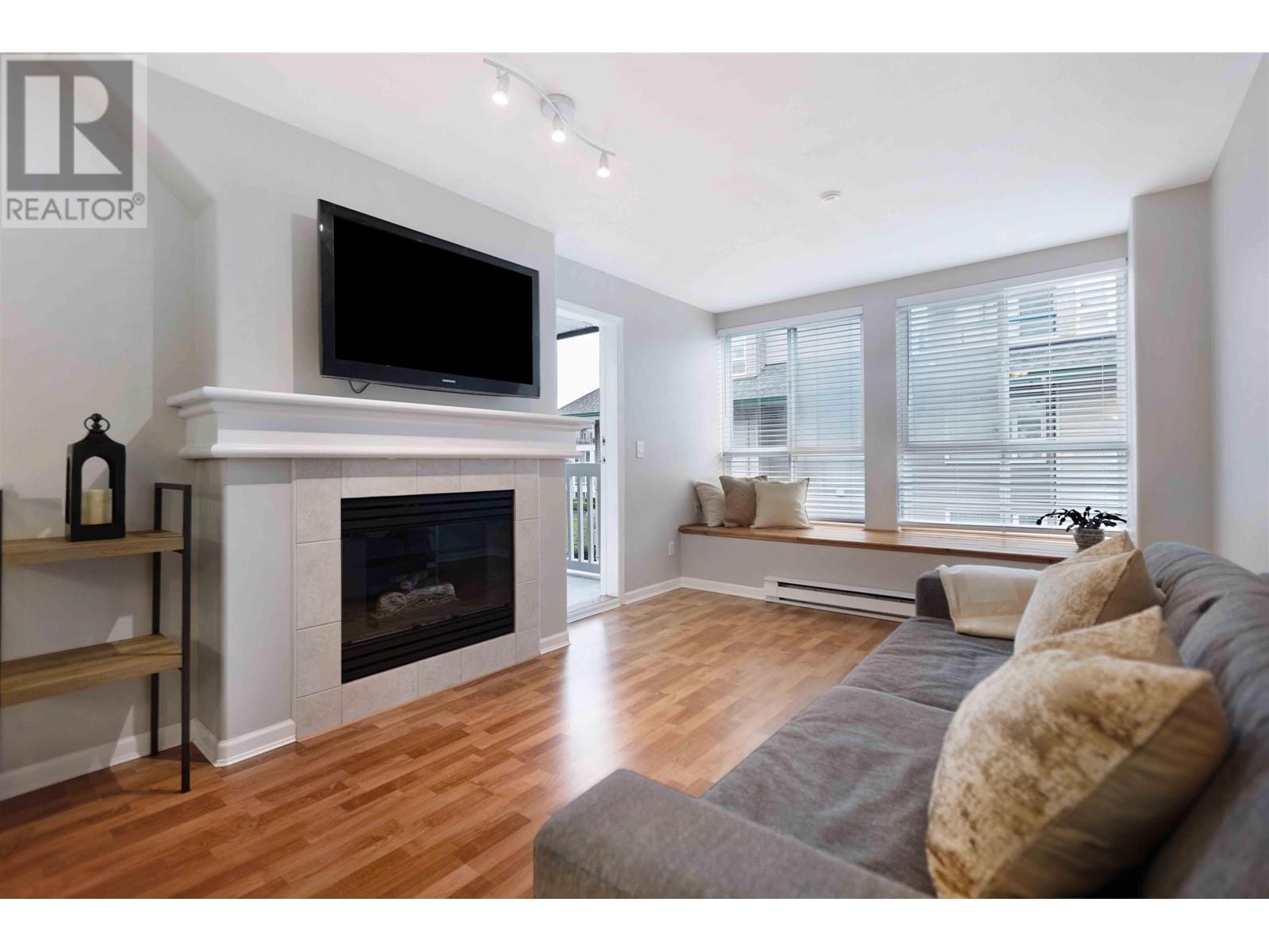 Listing Picture 2 of 30 : 308 12633 NO. 2 ROAD, Richmond / 烈治文 - 魯藝地產 Yvonne Lu Group - MLS Medallion Club Member