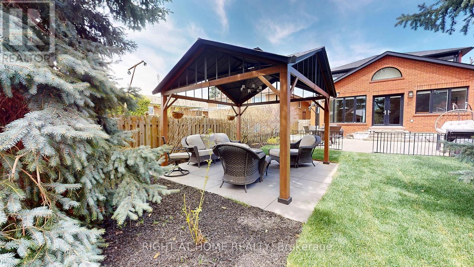 129 Maple Leaf Drive, Toronto, Ontario  M6L 1N7 - Photo 45 - W11988584