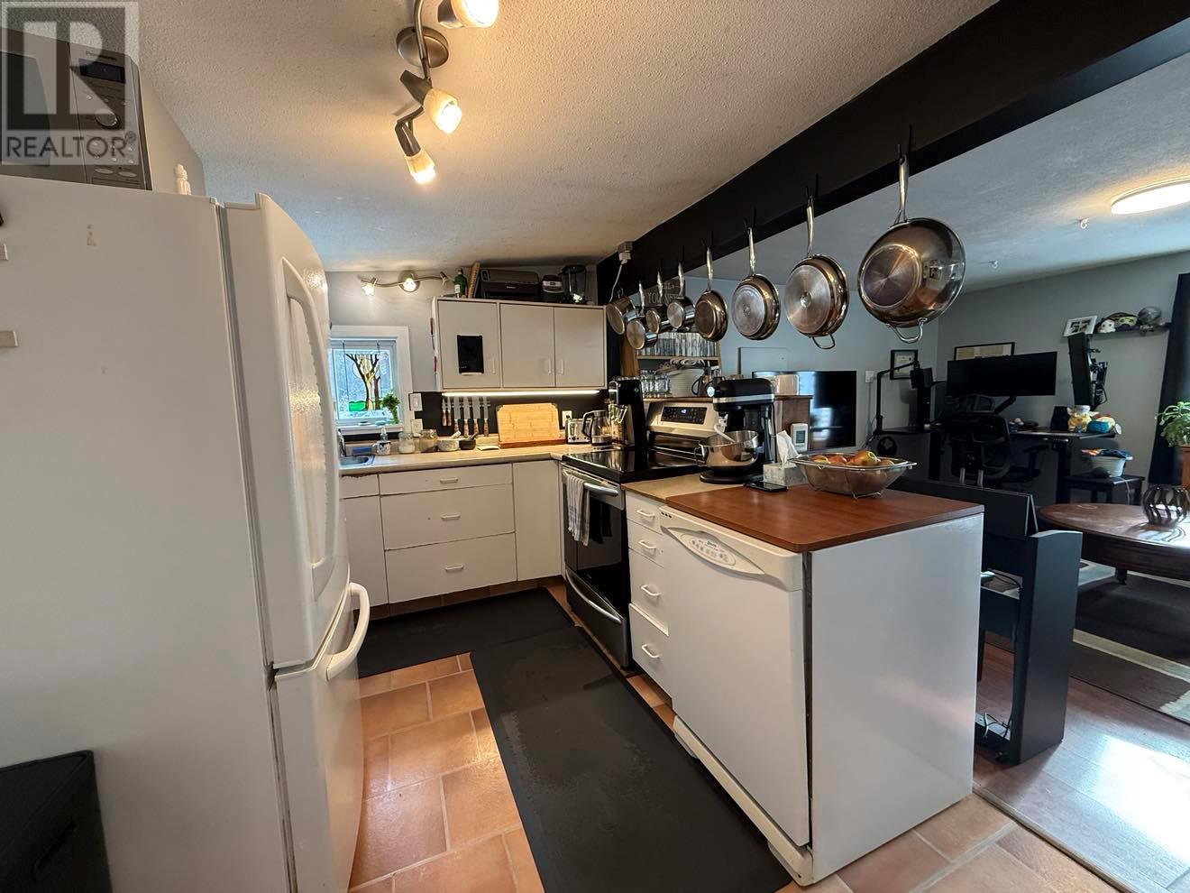 1114 Columbia Heights, Robson, British Columbia  V0G 1X0 - Photo 7 - 10334464