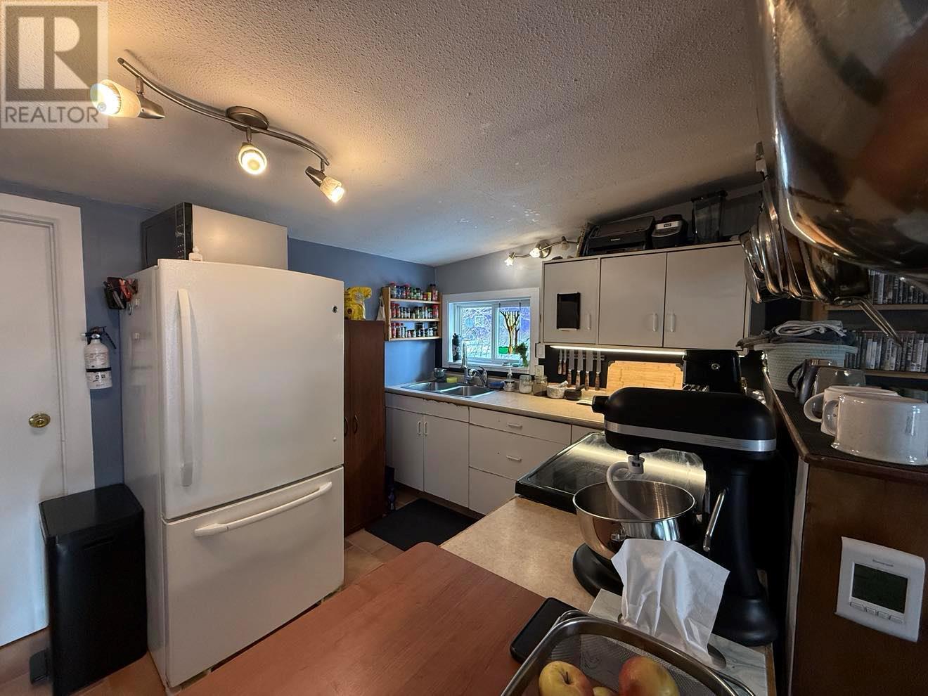 1114 Columbia Heights, Robson, British Columbia  V0G 1X0 - Photo 3 - 10334464