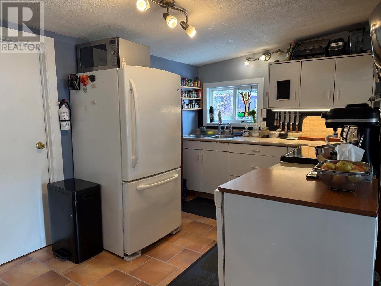 1114 Columbia Heights, Robson, British Columbia  V0G 1X0 - Photo 8 - 10334464