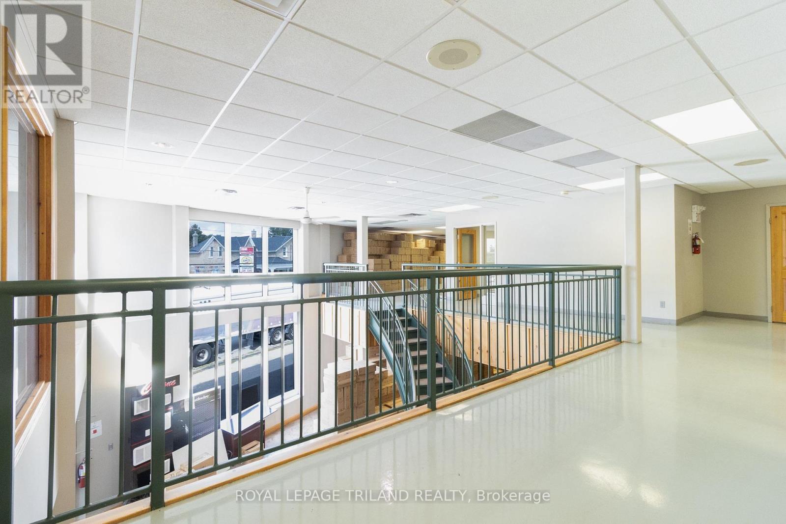 101 Woodstock Street S, East Zorra-Tavistock, Ontario  N0B 2R0 - Photo 10 - X12003199