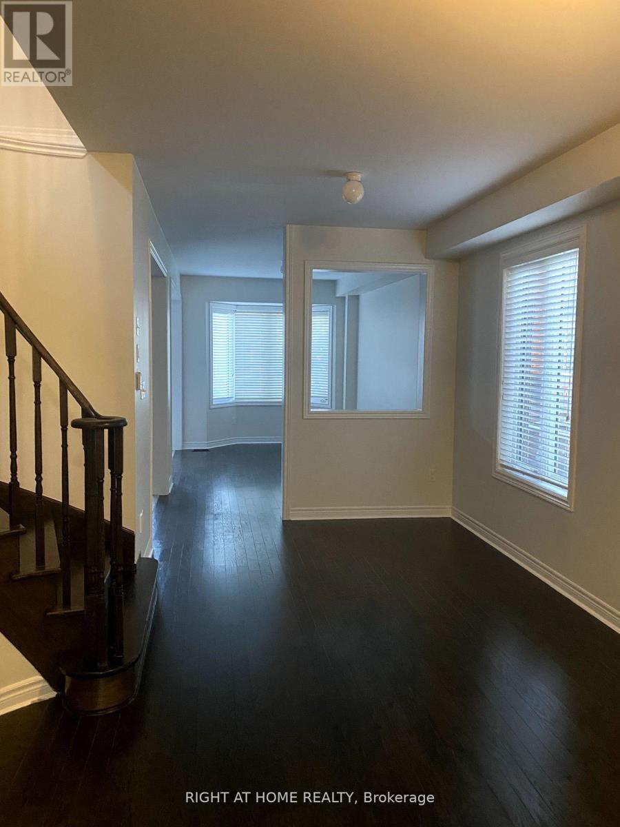150 Collin Court, Richmond Hill, Ontario  L4E 0X8 - Photo 3 - N12003209