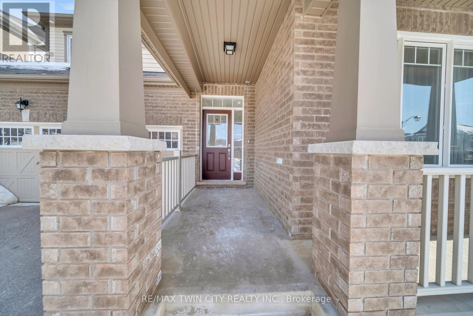 Property at 252 SHADY GLEN CRESCENT image 3