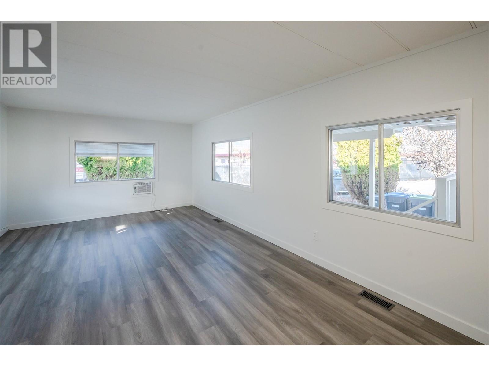 197 DAUPHIN Avenue Unit# 14 Penticton Photo 3