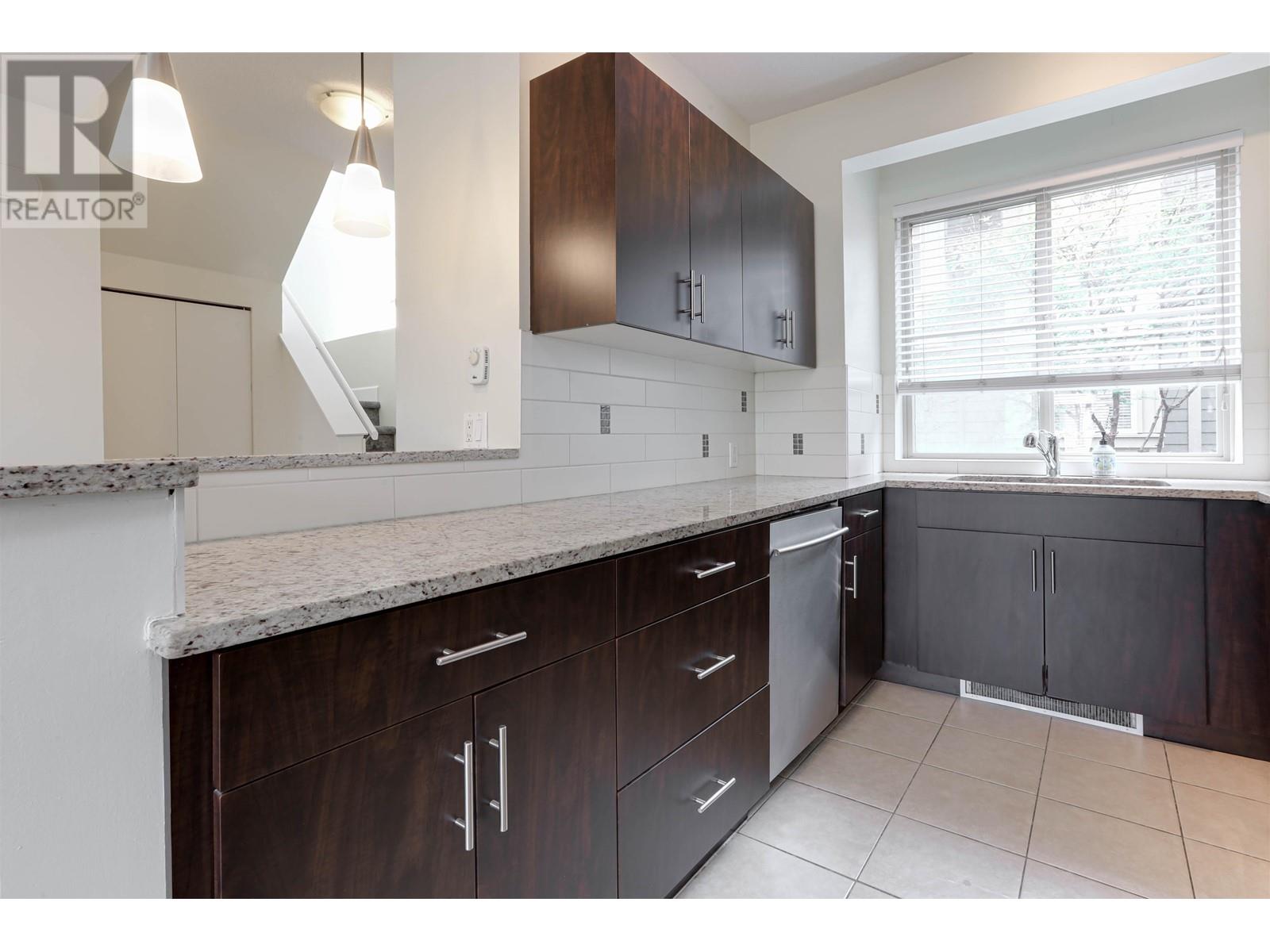 235 2108 Rowland Street, Port Coquitlam, British Columbia  V3C 0C1 - Photo 3 - R2974271