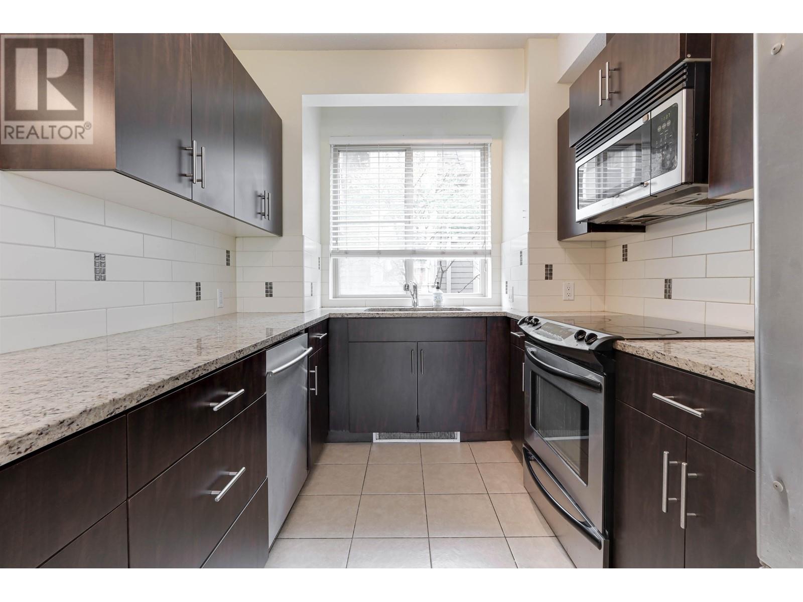 235 2108 Rowland Street, Port Coquitlam, British Columbia  V3C 0C1 - Photo 5 - R2974271