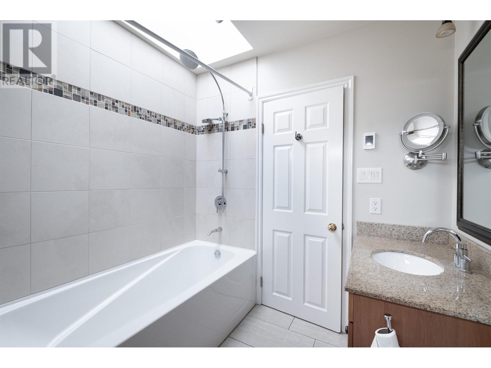 Property at 142 CARROLL STREET image 3