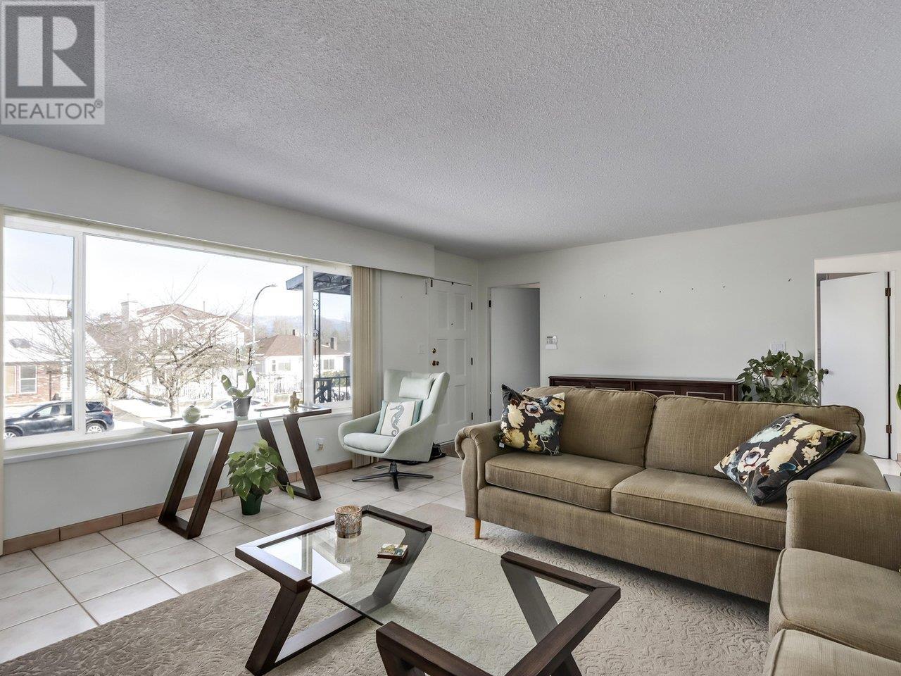 Listing Picture 5 of 36 : 2542 E 3RD AVENUE, Vancouver / 溫哥華 - 魯藝地產 Yvonne Lu Group - MLS Medallion Club Member