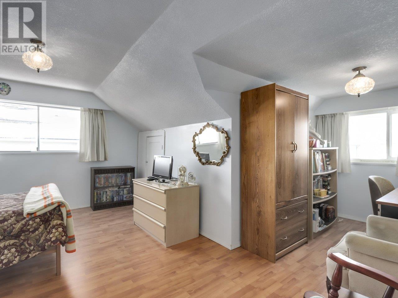 Listing Picture 15 of 36 : 2542 E 3RD AVENUE, Vancouver / 溫哥華 - 魯藝地產 Yvonne Lu Group - MLS Medallion Club Member