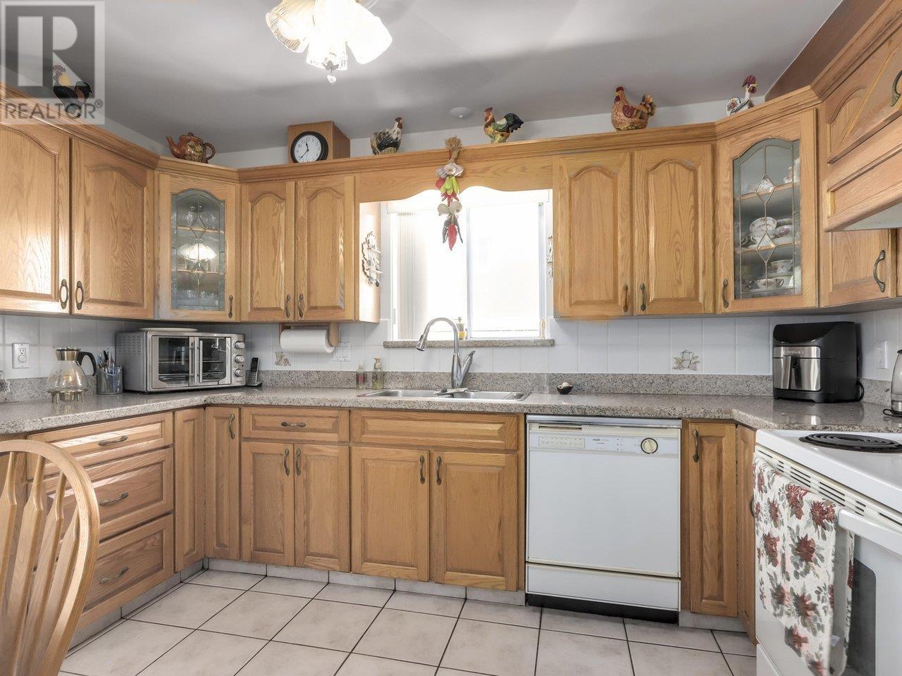 Listing Picture 9 of 36 : 2542 E 3RD AVENUE, Vancouver / 溫哥華 - 魯藝地產 Yvonne Lu Group - MLS Medallion Club Member