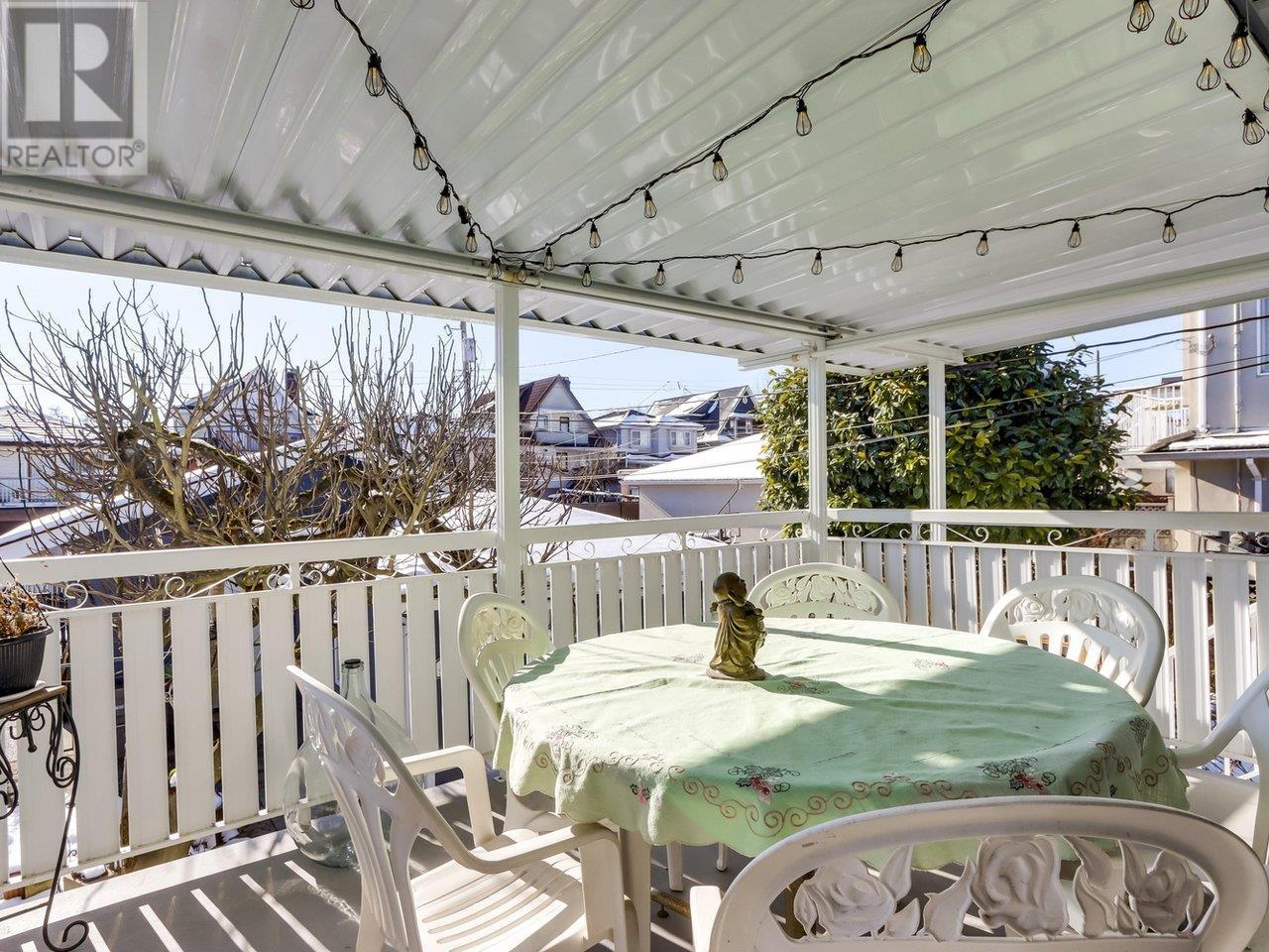 Listing Picture 31 of 36 : 2542 E 3RD AVENUE, Vancouver / 溫哥華 - 魯藝地產 Yvonne Lu Group - MLS Medallion Club Member