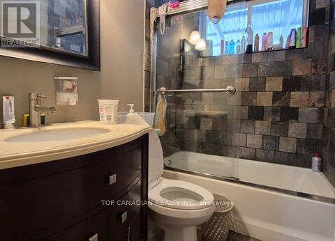 315 Bluegrass Boulevard, Richmond Hill, Ontario  L4C 3H3 - Photo 8 - N12003220
