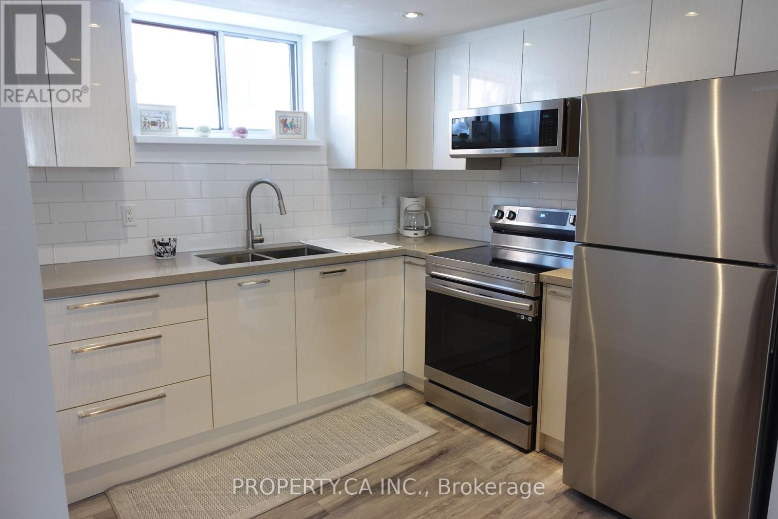 73 Gray Avenue, Toronto (Rockcliffe-Smythe), Ontario  M6N 4S7 - Photo 8 - W12003229