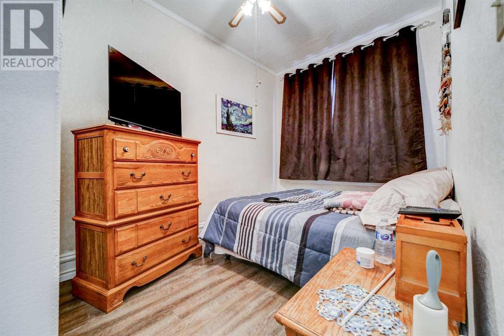 Property at 612 6 Street S image 4