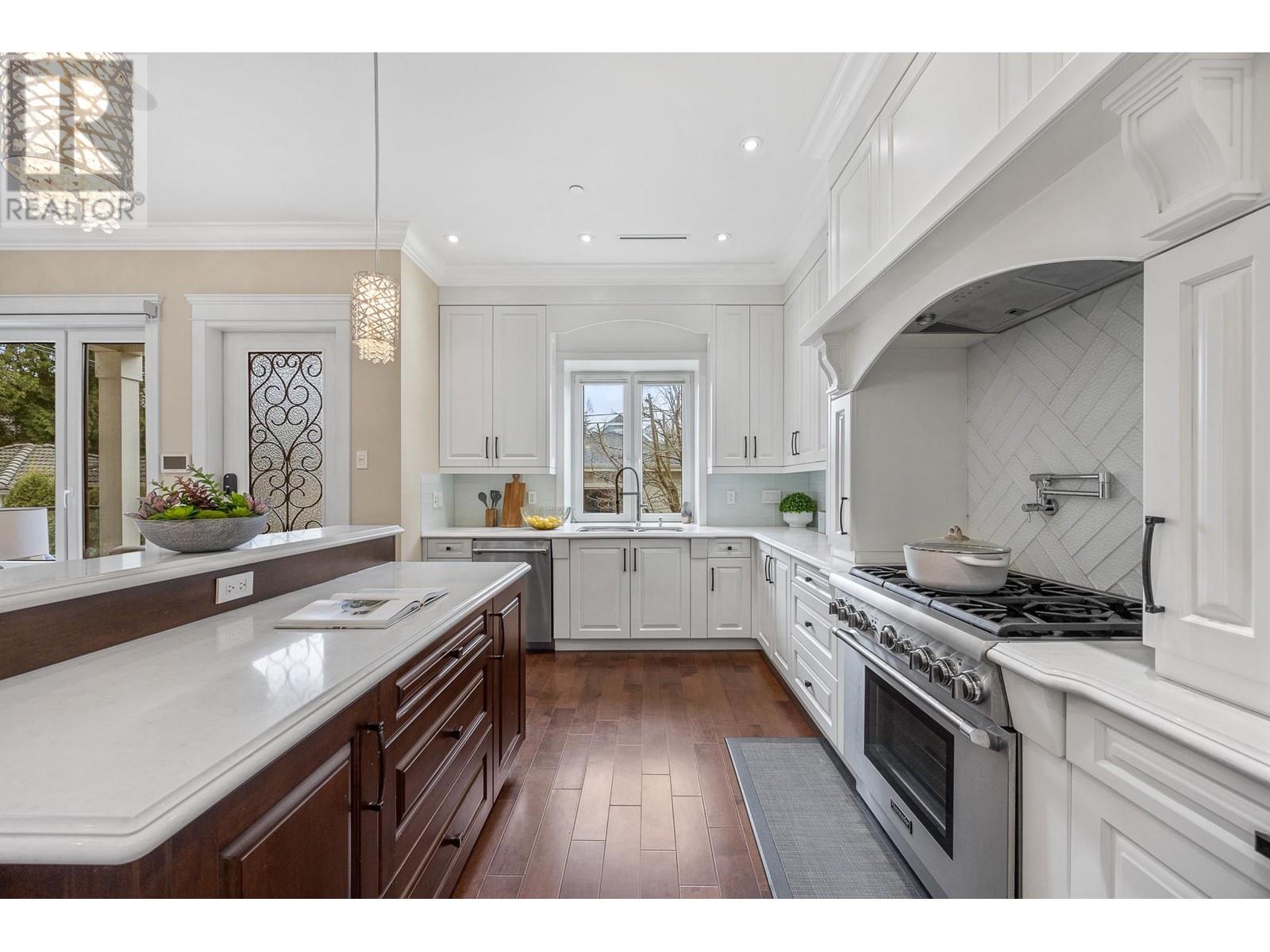 Listing Picture 18 of 40 : 3548 W 23RD AVENUE, Vancouver / 溫哥華 - 魯藝地產 Yvonne Lu Group - MLS Medallion Club Member