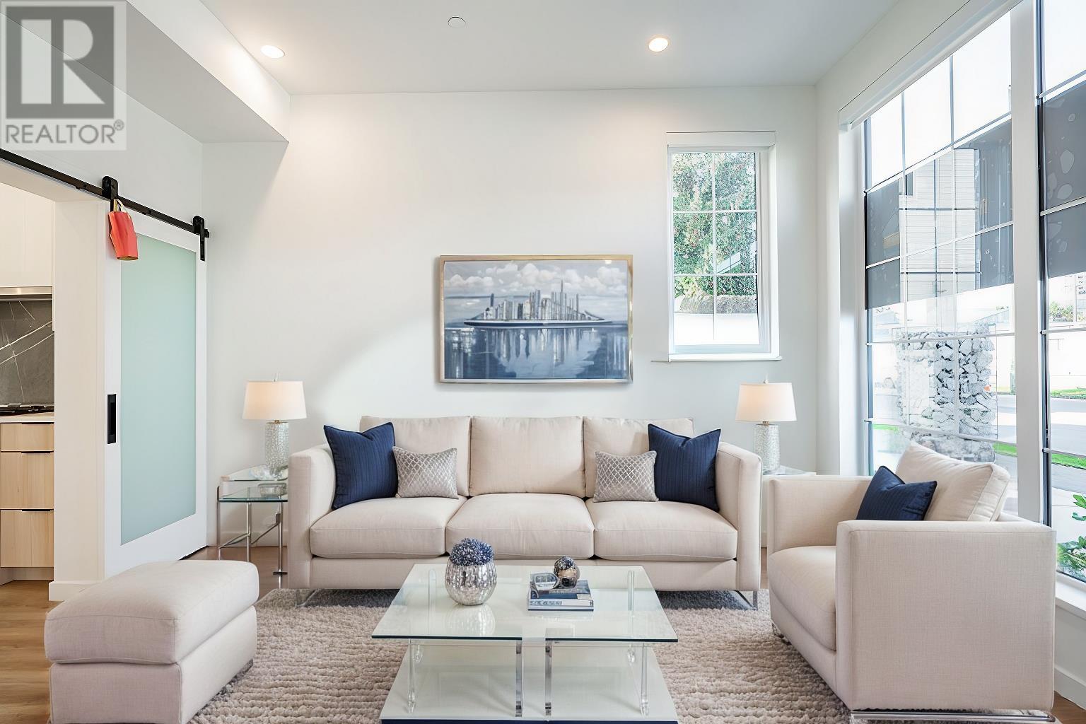 13 237 Ridgeway Avenue, North Vancouver, British Columbia  V7L 0H6 - Photo 2 - R2974329