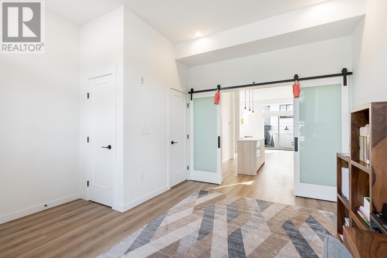 13 237 Ridgeway Avenue, North Vancouver, British Columbia  V7L 0H6 - Photo 4 - R2974329