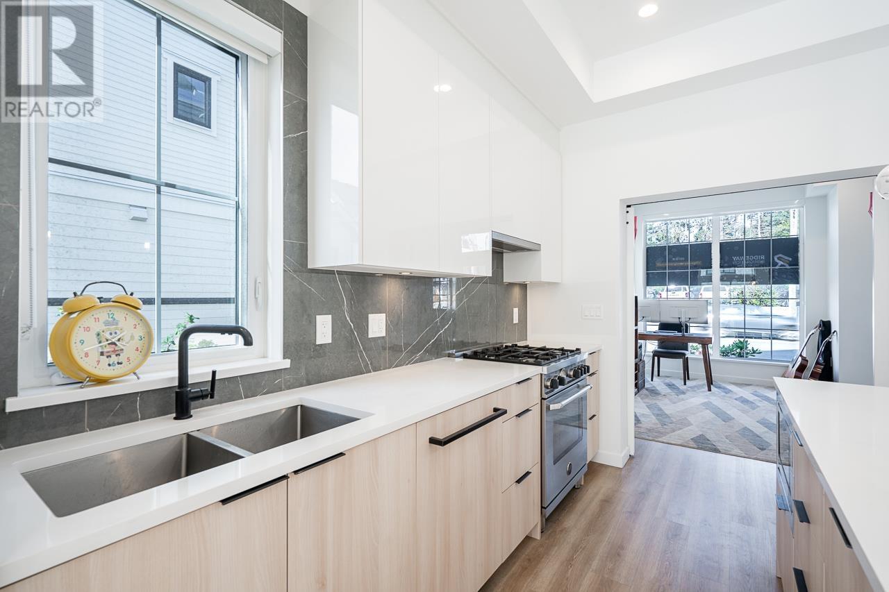 13 237 Ridgeway Avenue, North Vancouver, British Columbia  V7L 0H6 - Photo 7 - R2974329