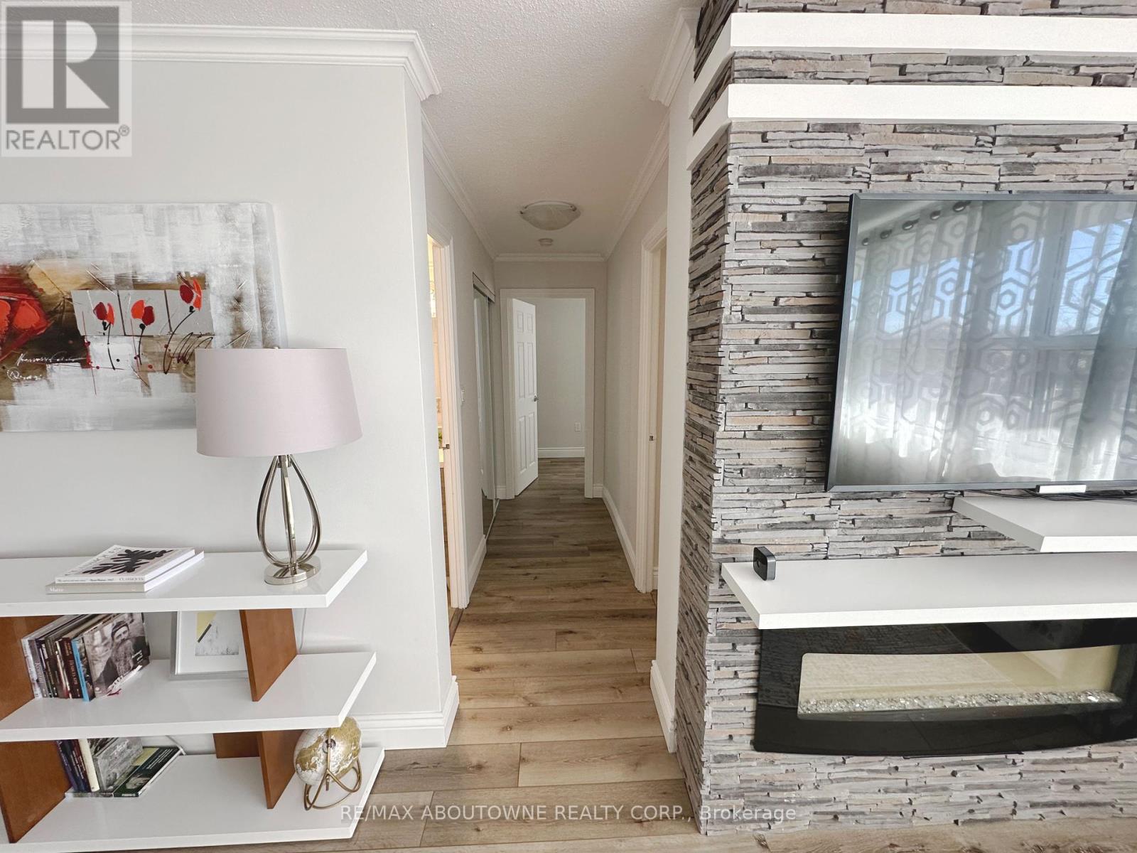 408 - 2263 Marine Drive, Oakville, Ontario  L6L 5K1 - Photo 10 - W12003326