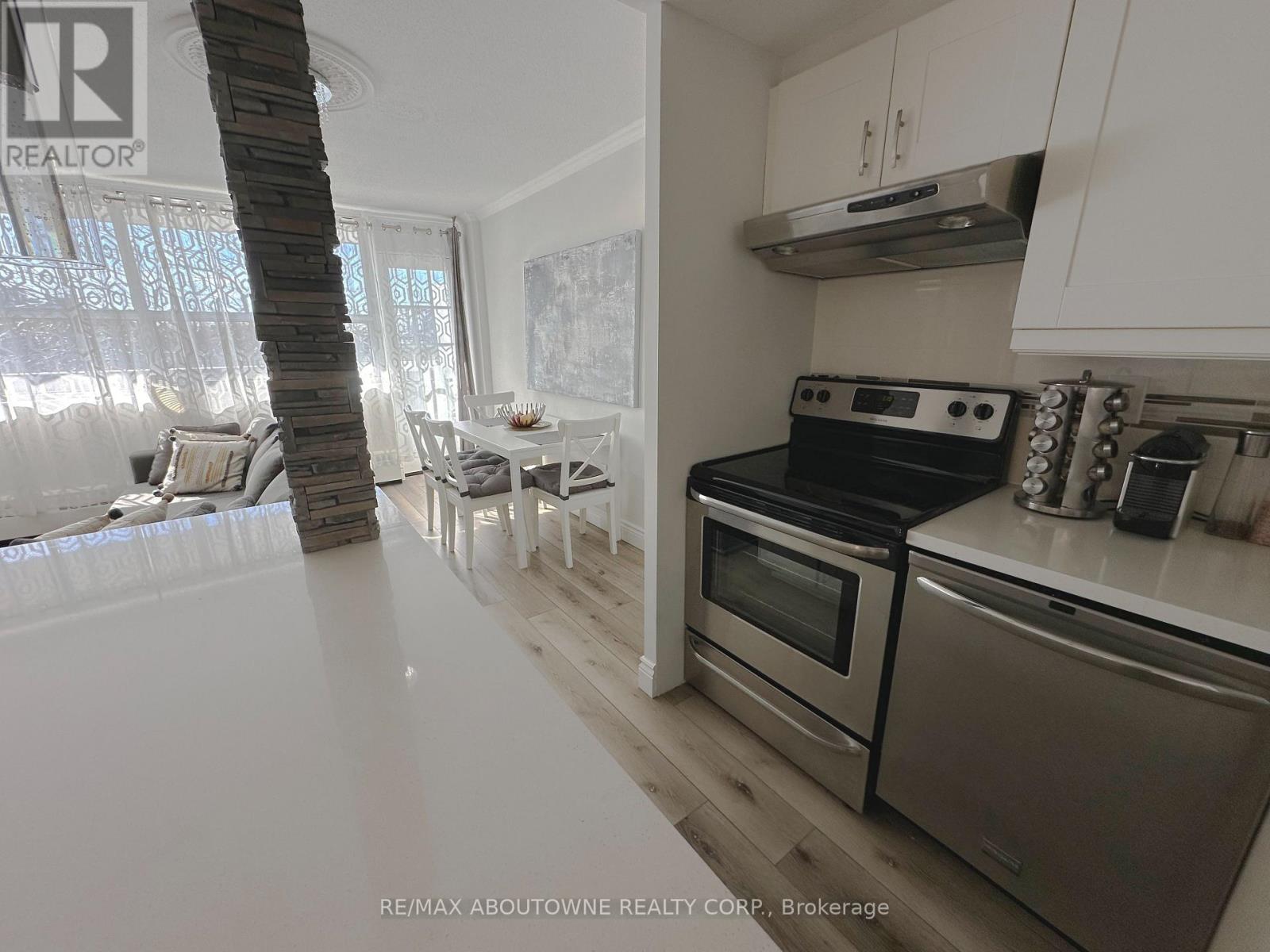 408 - 2263 Marine Drive, Oakville, Ontario  L6L 5K1 - Photo 6 - W12003326