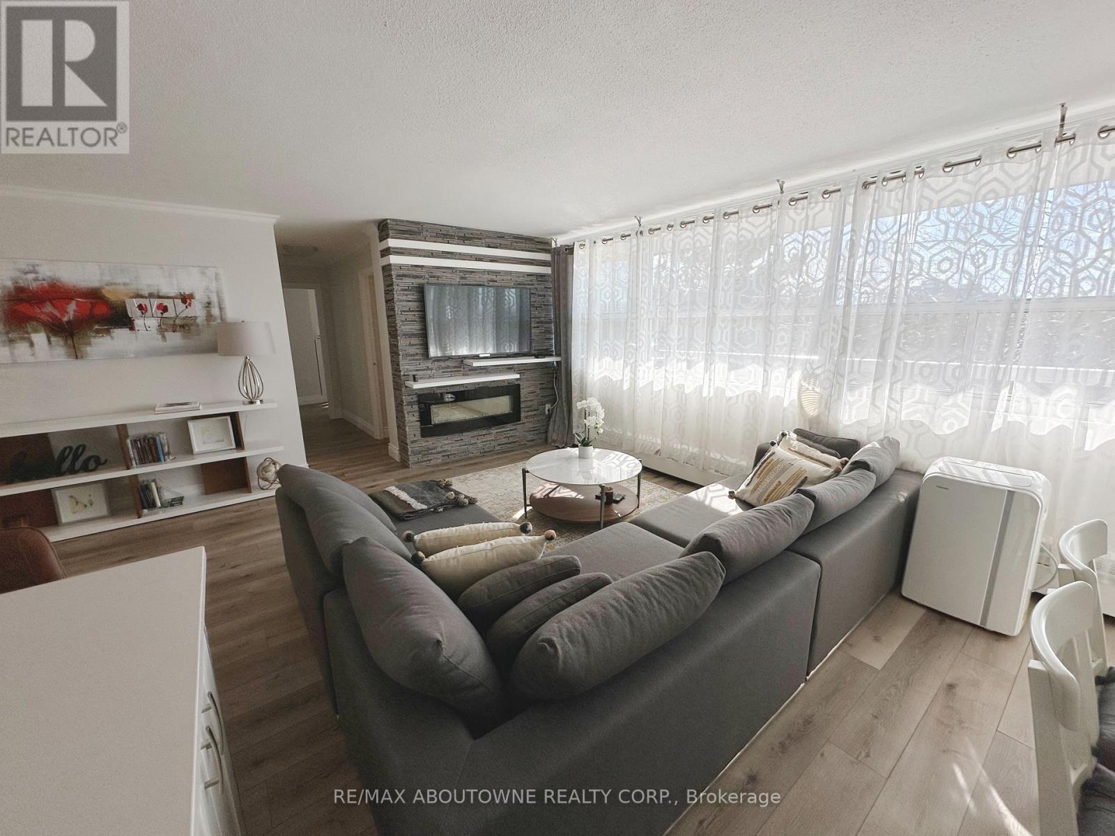 408 - 2263 Marine Drive, Oakville, Ontario  L6L 5K1 - Photo 9 - W12003326