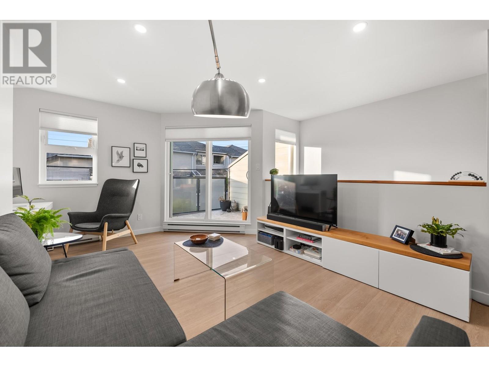 150 W 18th Street, North Vancouver, British Columbia  V7M 1W4 - Photo 11 - R2974361