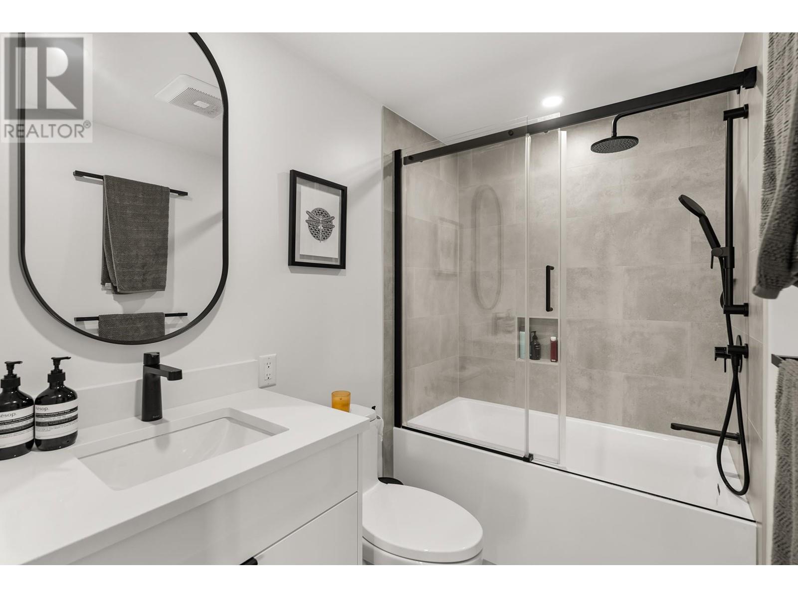 150 W 18th Street, North Vancouver, British Columbia  V7M 1W4 - Photo 23 - R2974361