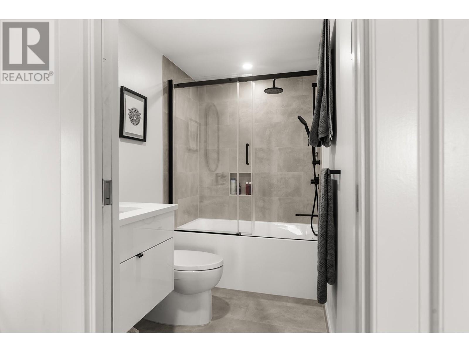 150 W 18th Street, North Vancouver, British Columbia  V7M 1W4 - Photo 24 - R2974361