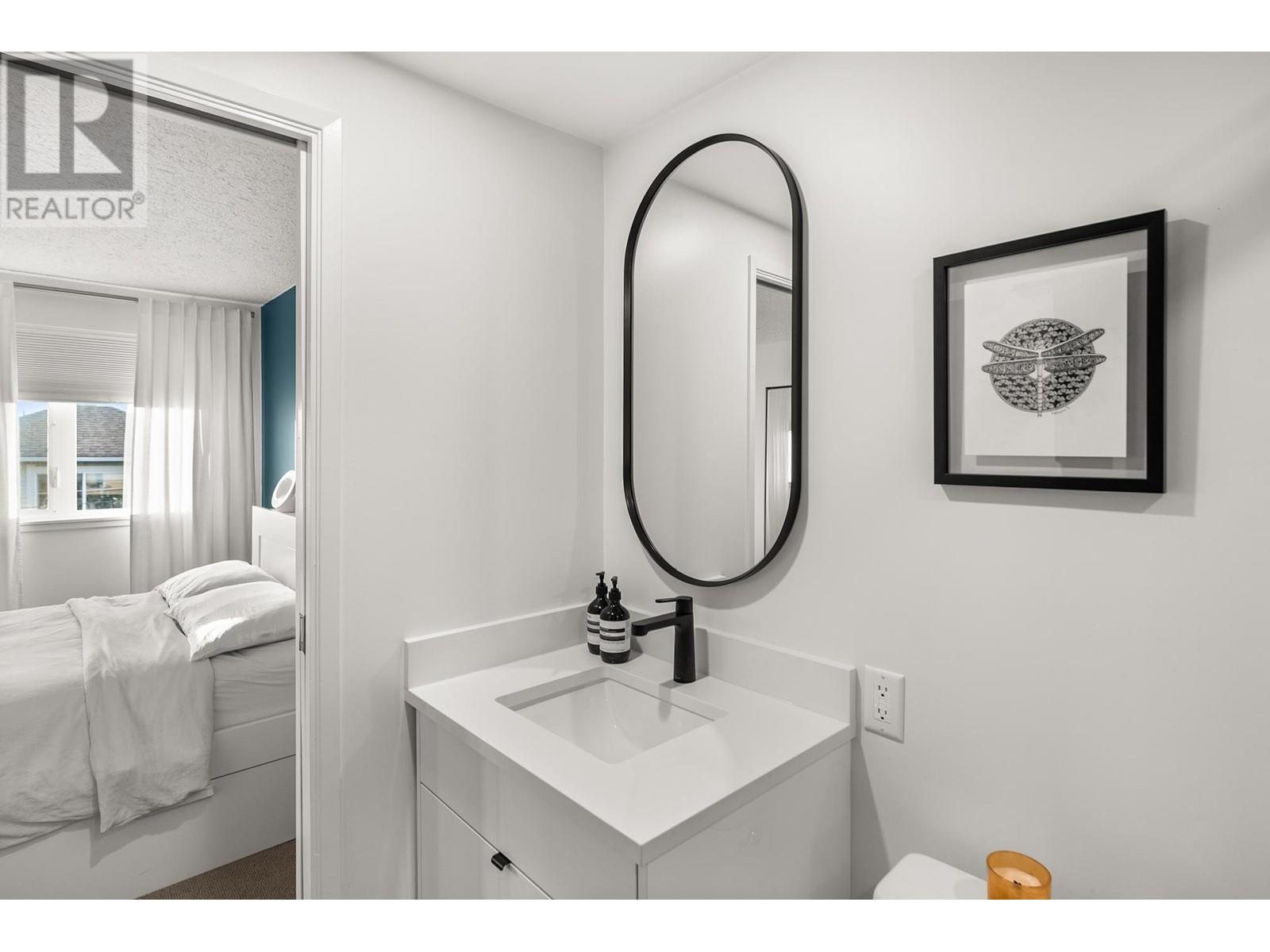 150 W 18th Street, North Vancouver, British Columbia  V7M 1W4 - Photo 25 - R2974361