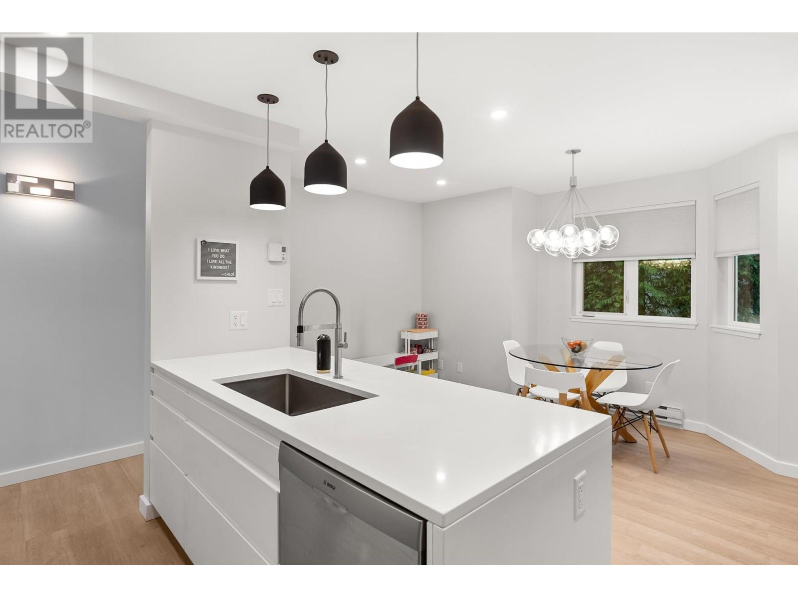 150 W 18th Street, North Vancouver, British Columbia  V7M 1W4 - Photo 4 - R2974361