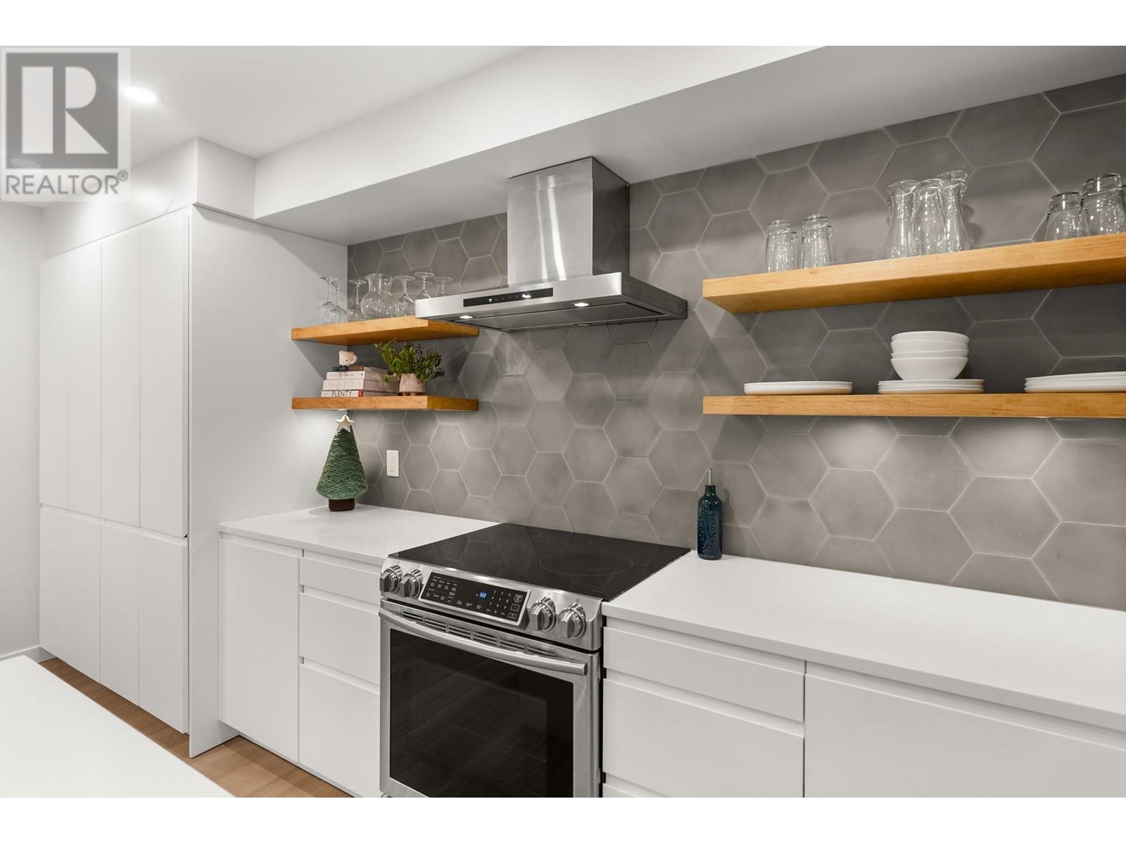 150 W 18th Street, North Vancouver, British Columbia  V7M 1W4 - Photo 5 - R2974361