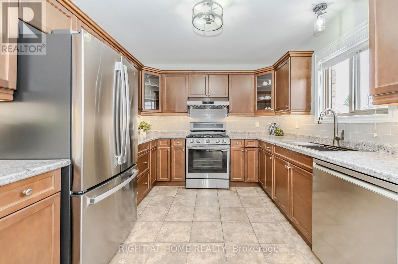 210 Dundas Street W, Brant, Ontario  N3L 4H3 - Photo 9 - X12003380