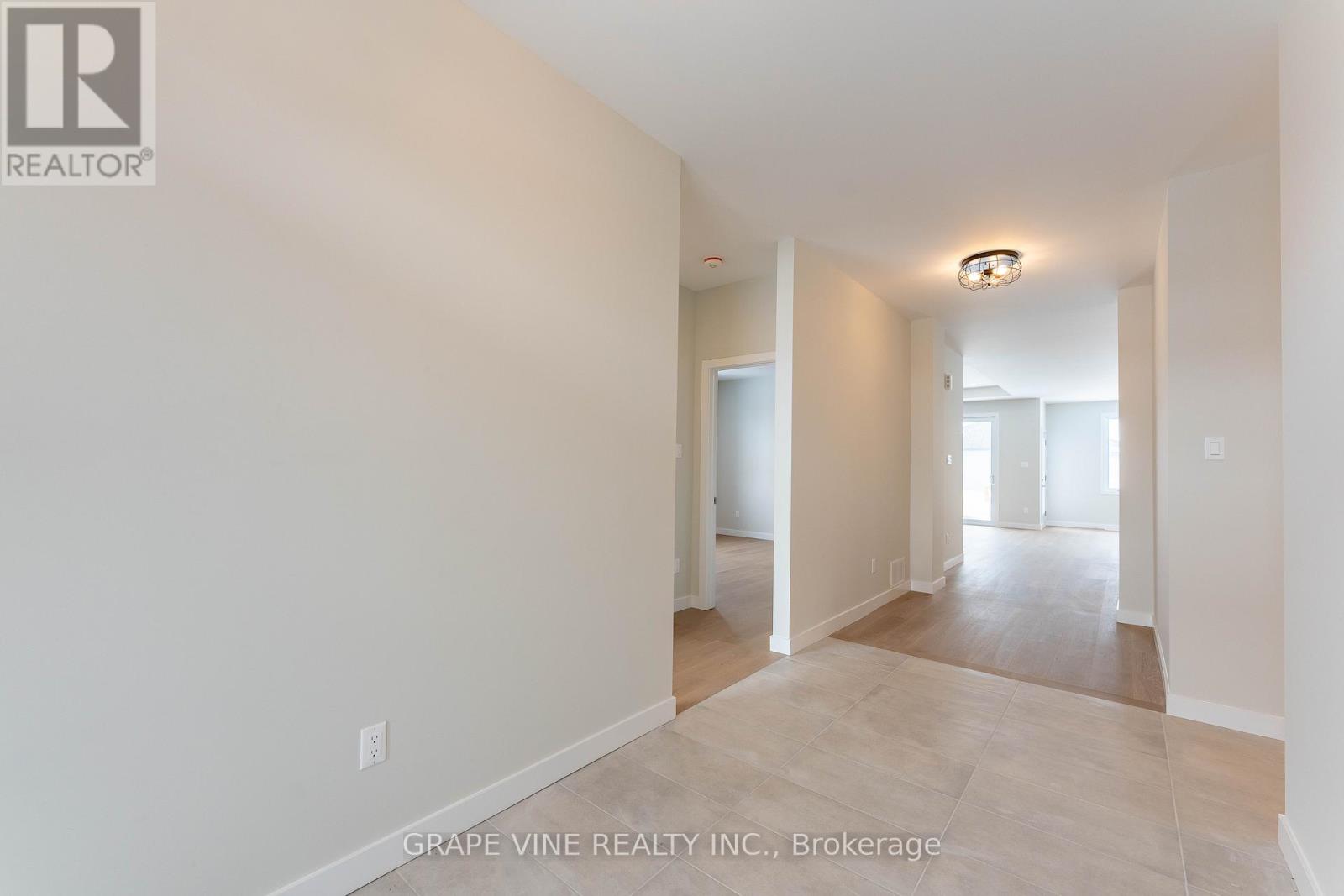Property at 1345 DIAMOND STREET image 2