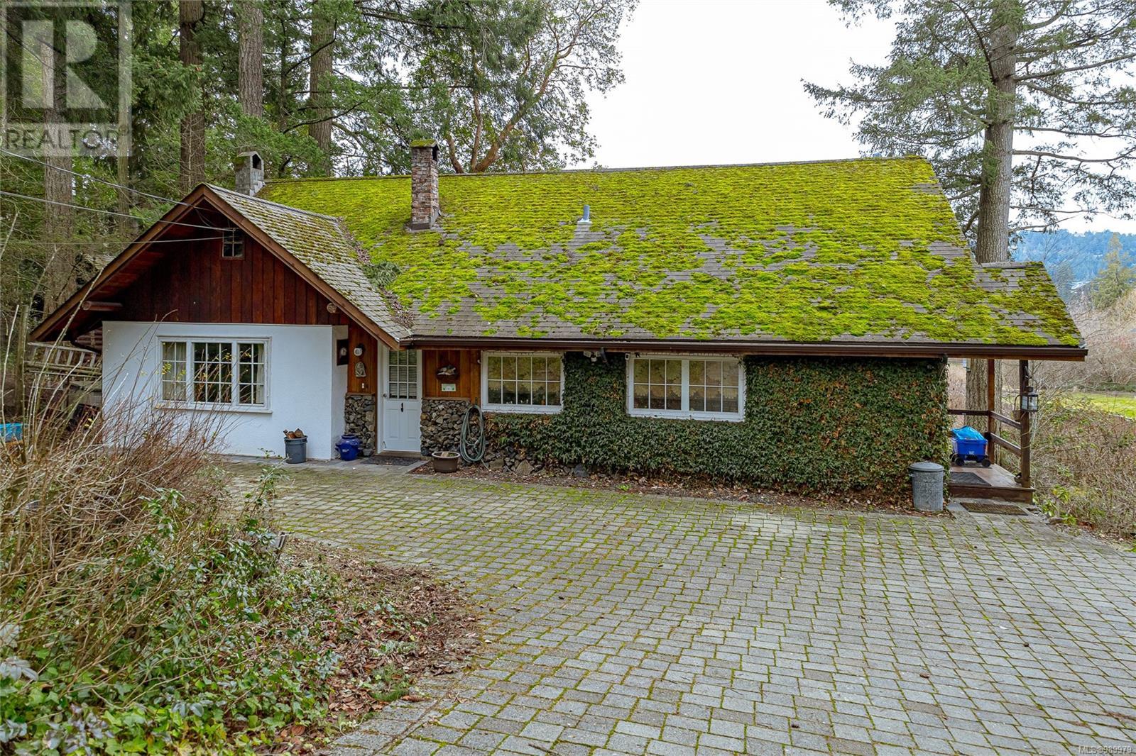 Property at 1247 Goldstream Ave image 2