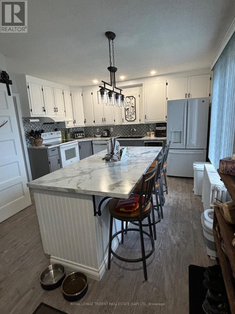 Property at 32 RIVERSIDE DRIVE image 2