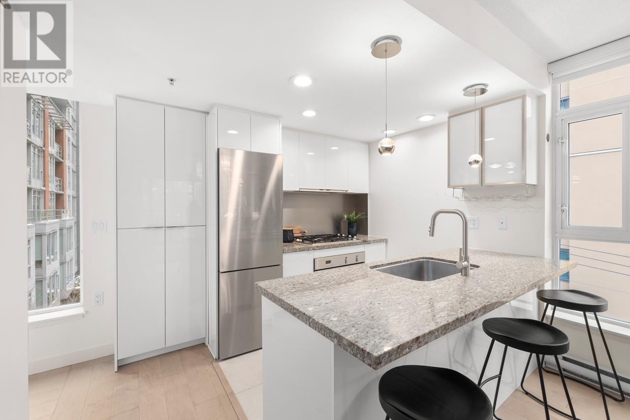 Listing Picture 3 of 31 : 406 1133 HOMER STREET, Vancouver / 溫哥華 - 魯藝地產 Yvonne Lu Group - MLS Medallion Club Member