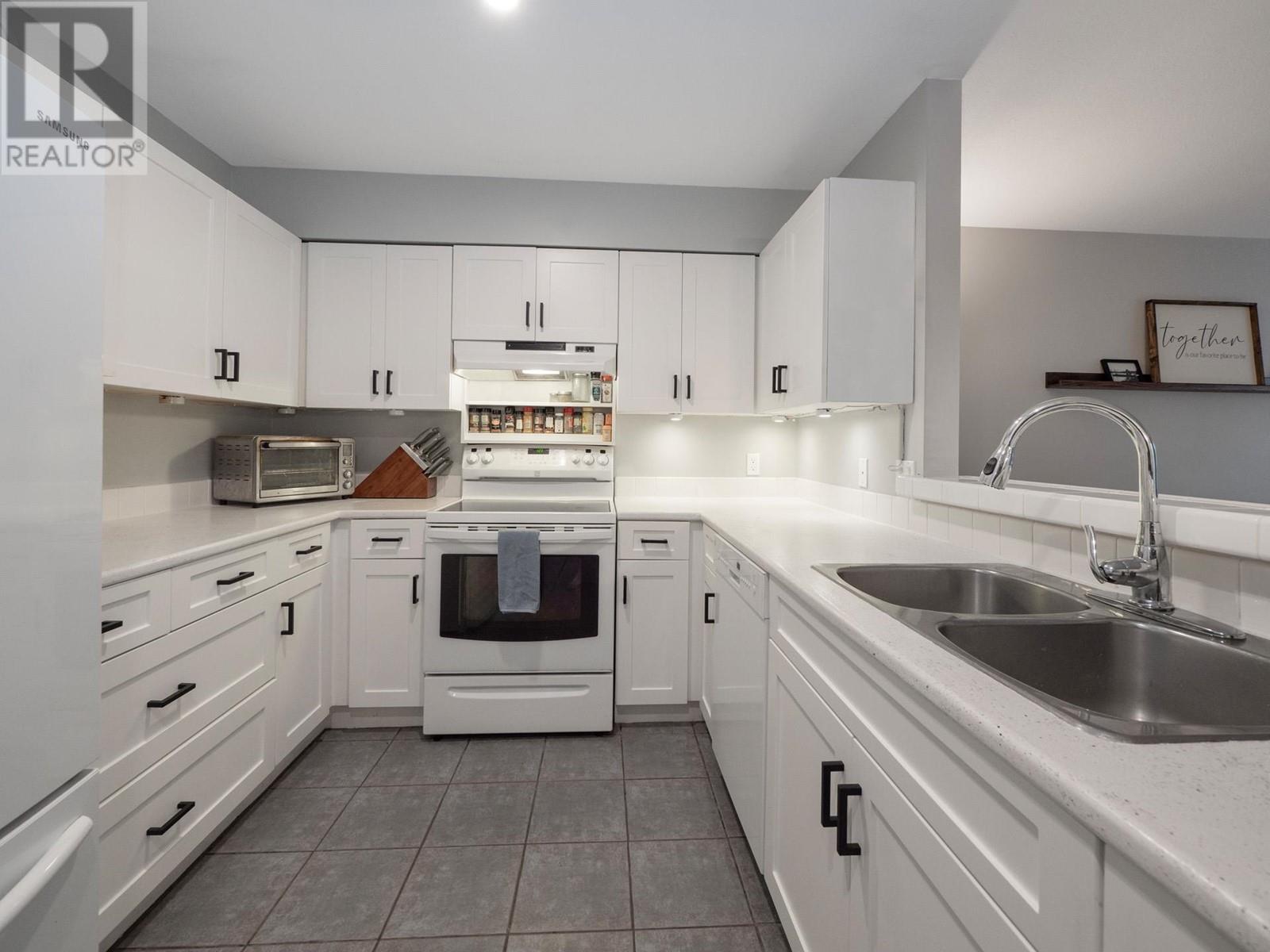 Property at 111 5711 EBBTIDE STREET image 3