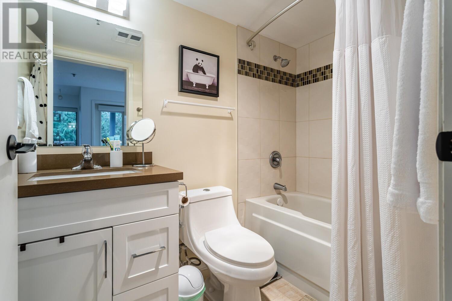Listing Picture 19 of 31 : 34 7345 SANDBORNE AVENUE, Burnaby / 本拿比 - 魯藝地產 Yvonne Lu Group - MLS Medallion Club Member