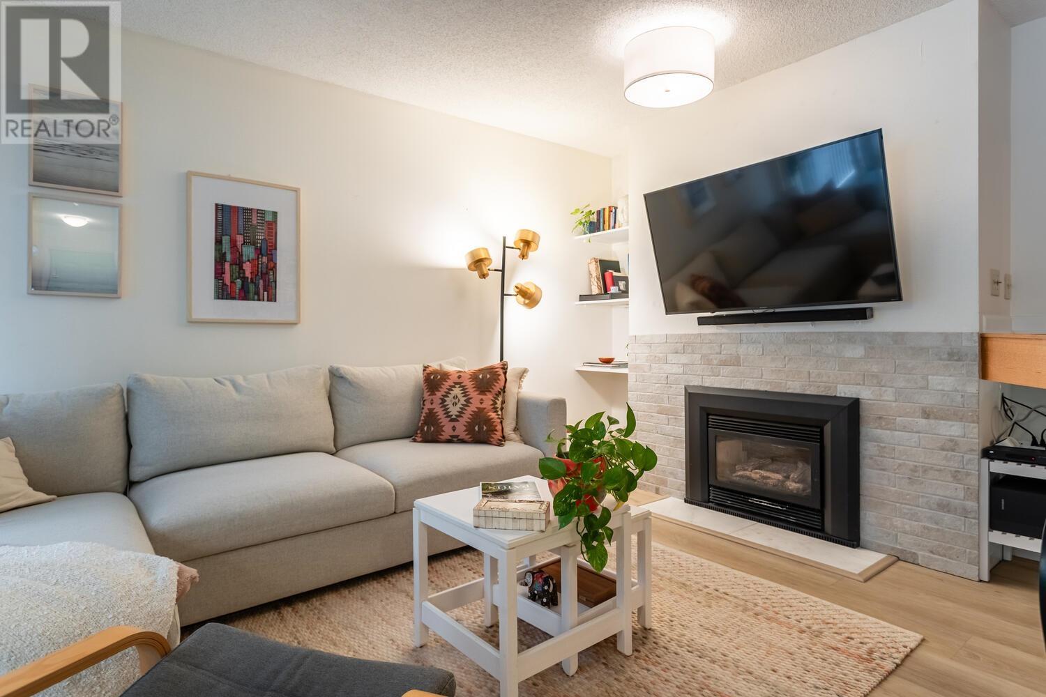 Listing Picture 5 of 31 : 34 7345 SANDBORNE AVENUE, Burnaby / 本拿比 - 魯藝地產 Yvonne Lu Group - MLS Medallion Club Member