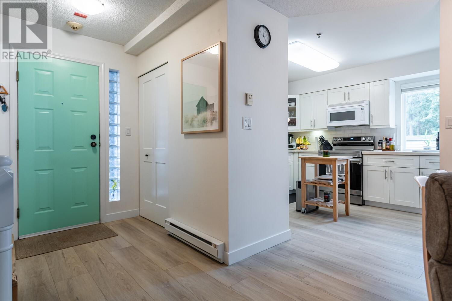 Listing Picture 4 of 31 : 34 7345 SANDBORNE AVENUE, Burnaby / 本拿比 - 魯藝地產 Yvonne Lu Group - MLS Medallion Club Member