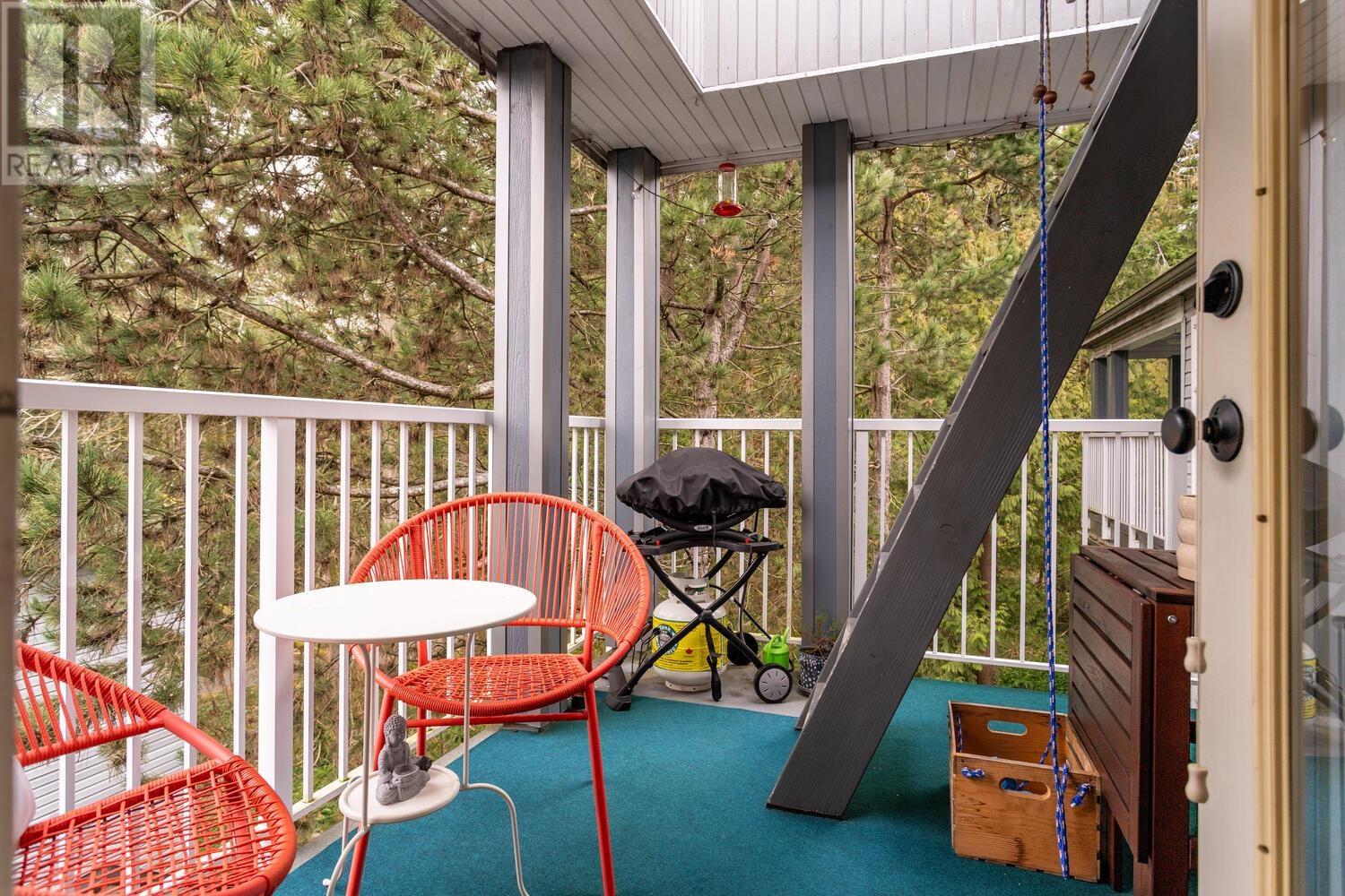 Listing Picture 12 of 31 : 34 7345 SANDBORNE AVENUE, Burnaby / 本拿比 - 魯藝地產 Yvonne Lu Group - MLS Medallion Club Member