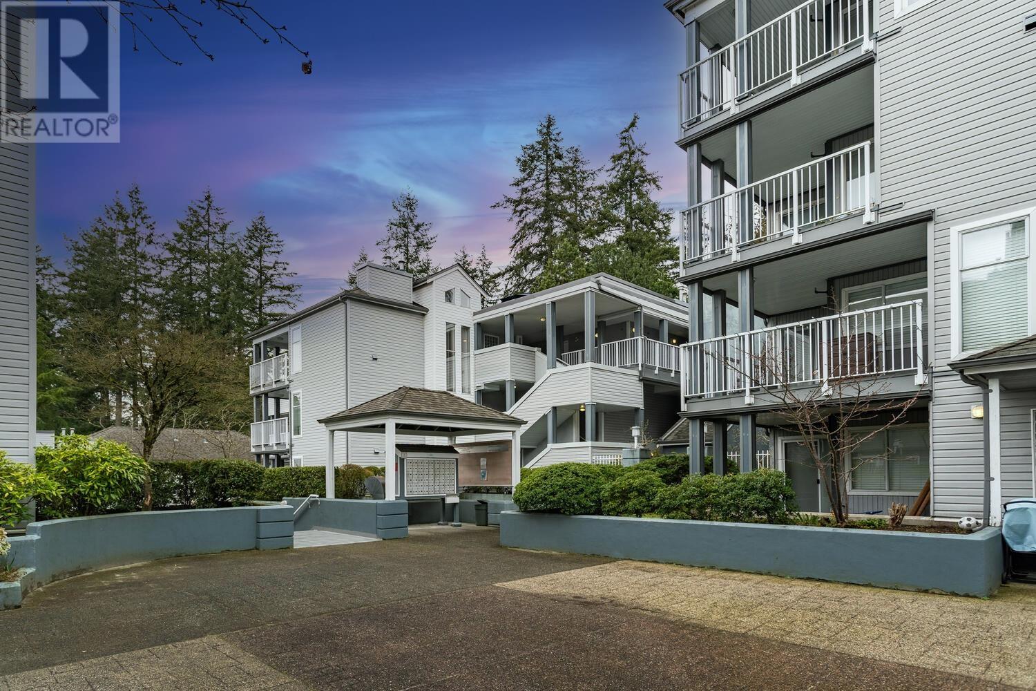Listing Picture 2 of 31 : 34 7345 SANDBORNE AVENUE, Burnaby / 本拿比 - 魯藝地產 Yvonne Lu Group - MLS Medallion Club Member