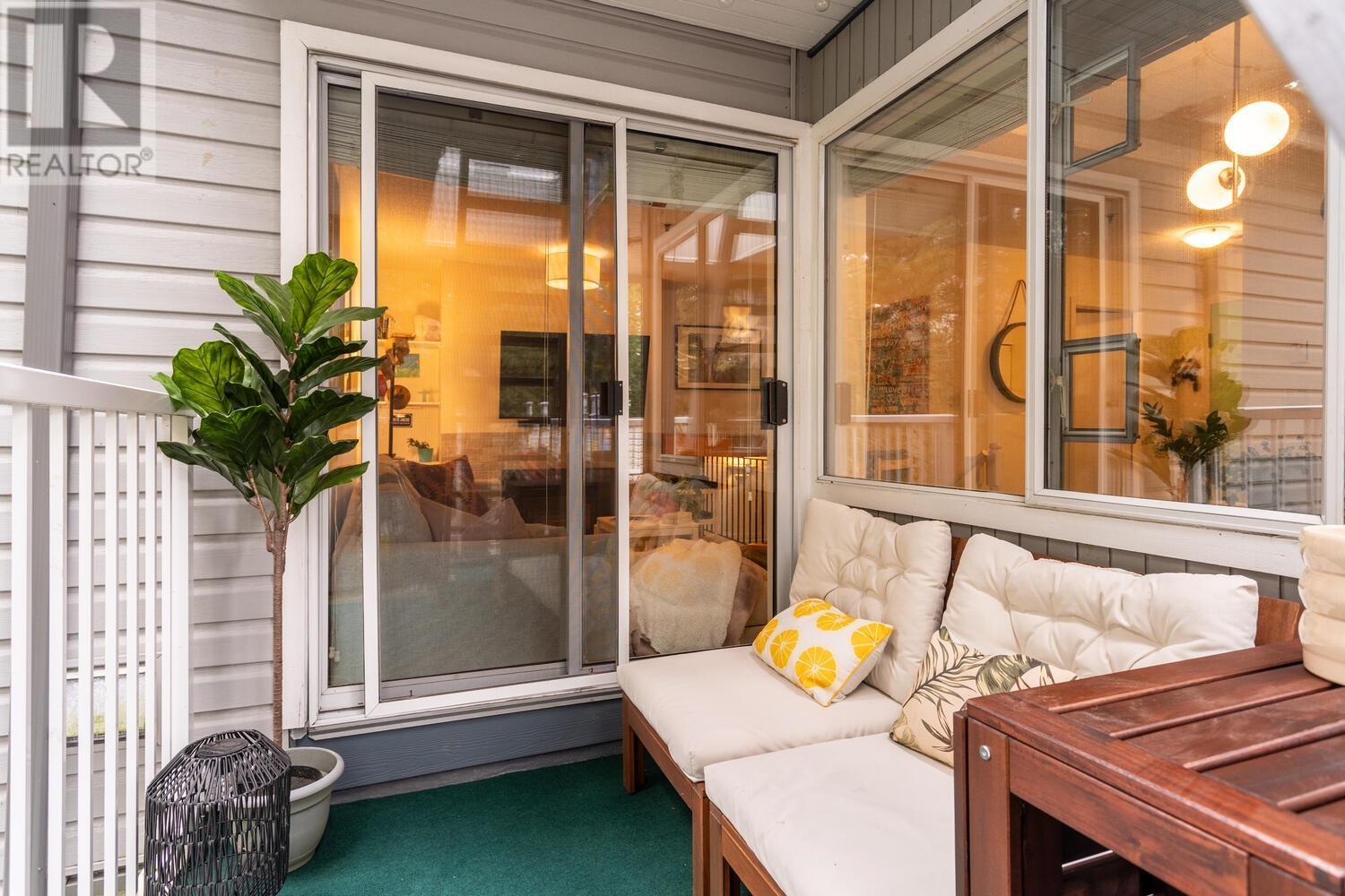 Listing Picture 13 of 31 : 34 7345 SANDBORNE AVENUE, Burnaby / 本拿比 - 魯藝地產 Yvonne Lu Group - MLS Medallion Club Member