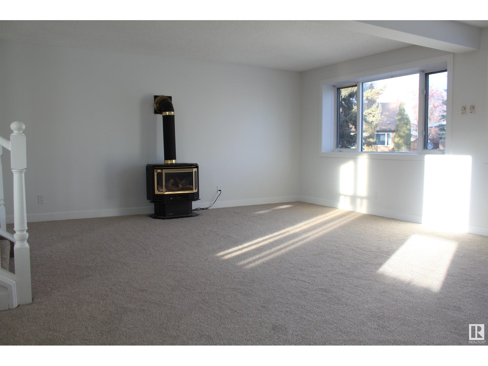 Property at 7407 92 AV NW image 5